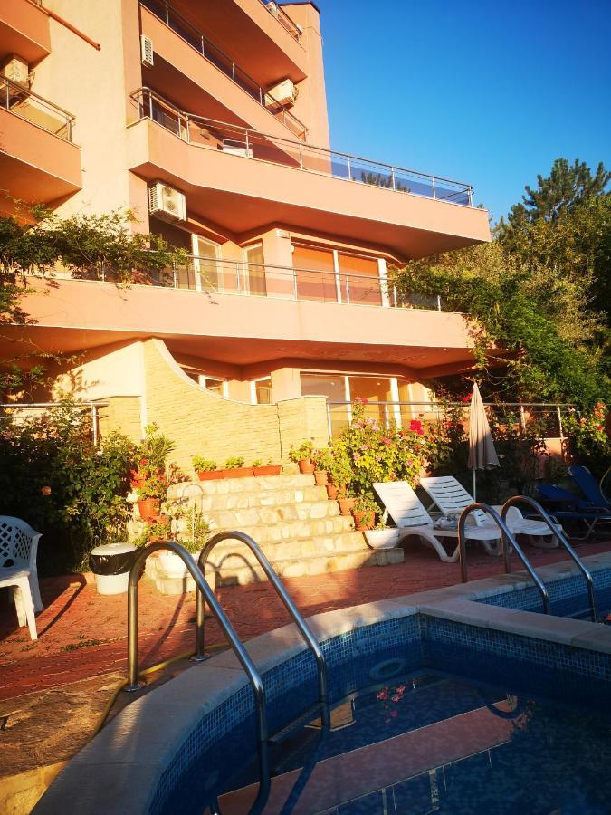 Apartamento Complex Karia III Kavarna Exterior foto