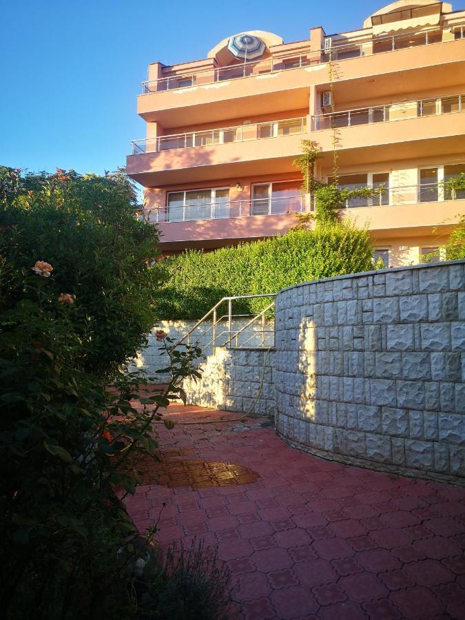 Apartamento Complex Karia III Kavarna Exterior foto