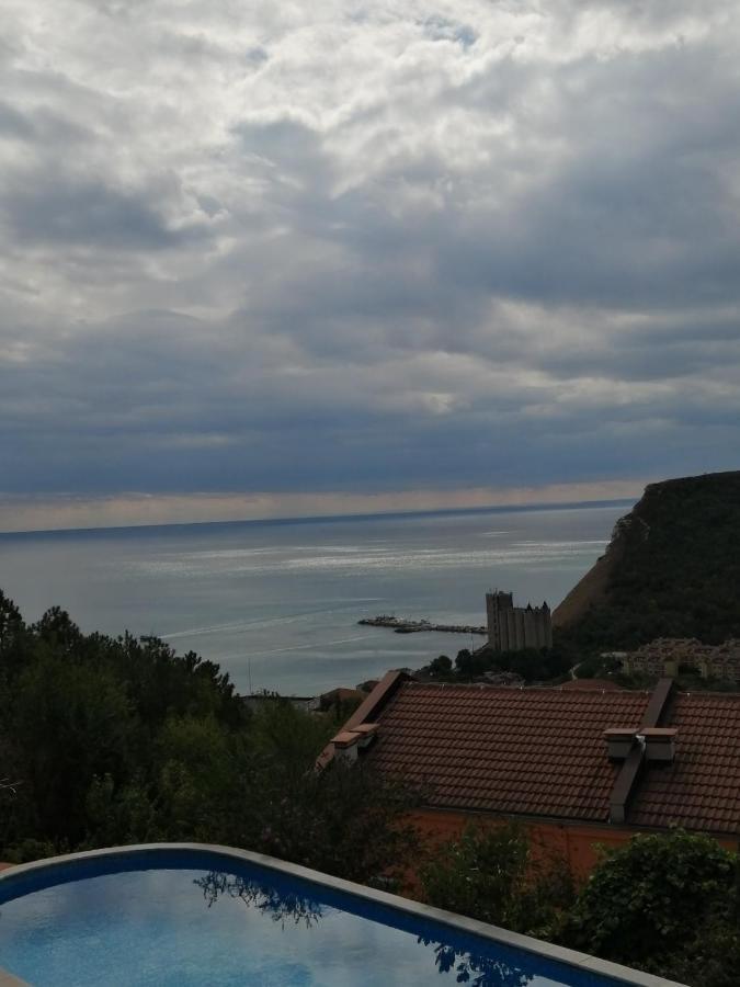Apartamento Complex Karia III Kavarna Exterior foto